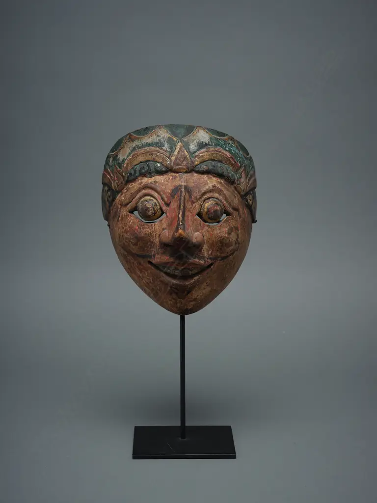 Wooden Javanese mask – Indonesia - mid 20thC, Image 1++